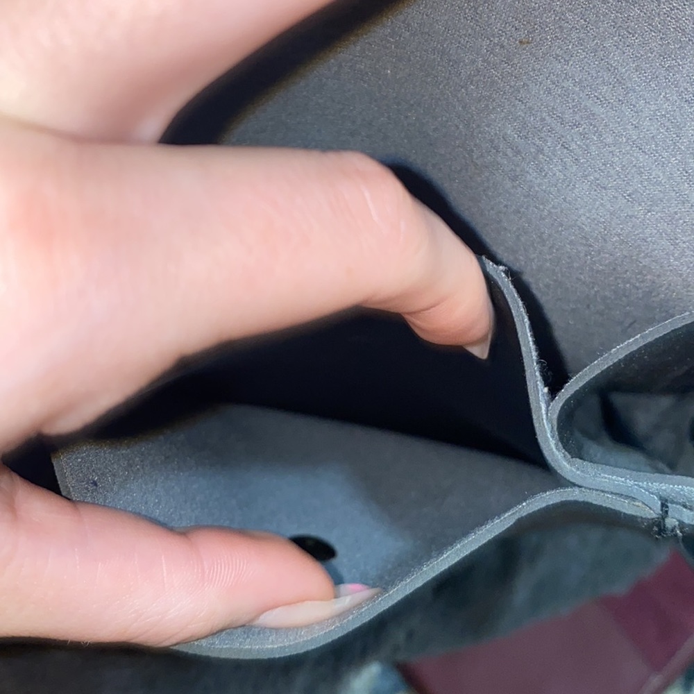 🐛Small Faux leather crossbody purse! - Picture 4 of 7